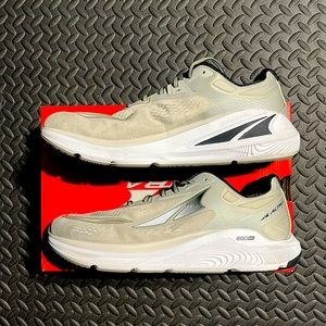 Altra M Paradigm 6 running shoes slightly used